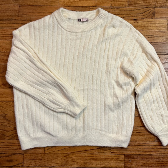 SO Sweaters - SO women Ivory Crewneck Sweater